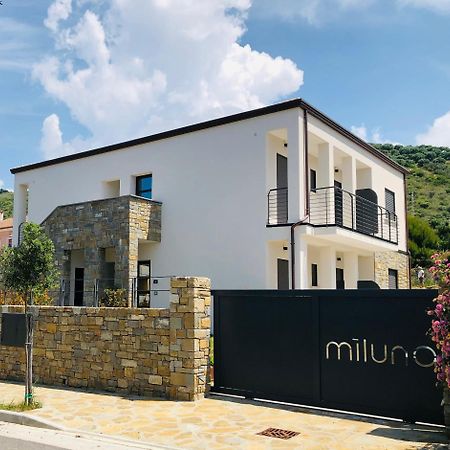 Miluna אצ'יארולי מראה חיצוני תמונה